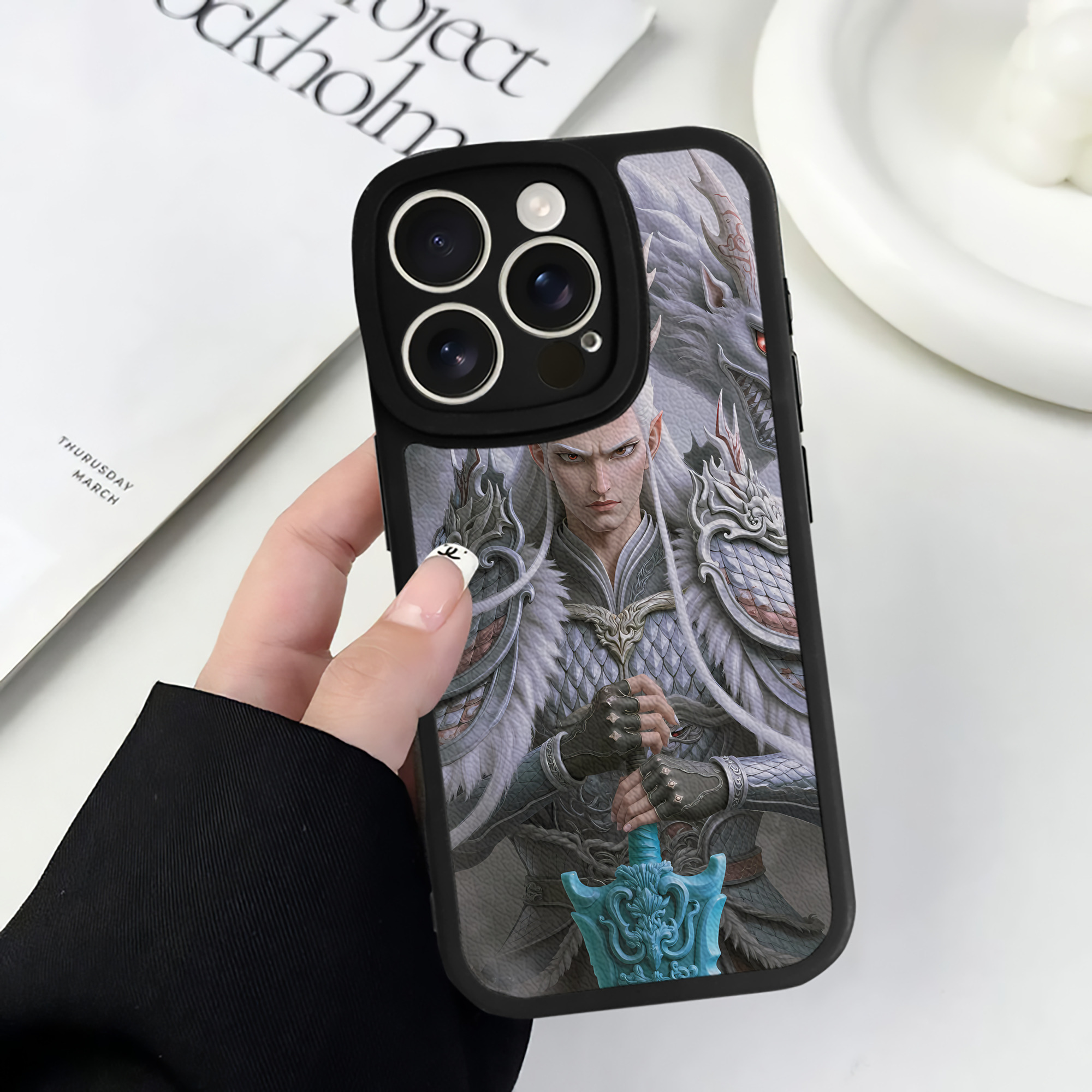 （画像用） Ne Zha 2 ナタ 魔童の大暴れ 【iPhone 16シリーズ対応】シリコンスマホケース（レザー調） 材質：シリコン